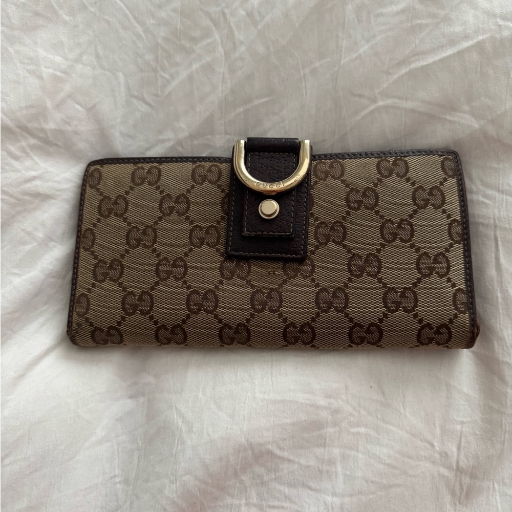Gucci wallet, used in good condition
